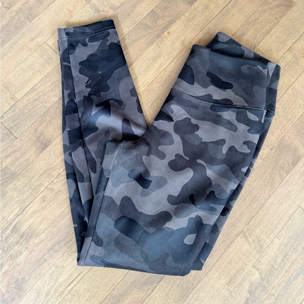 WHBM - Women’s Camouflage Leggings (medium)